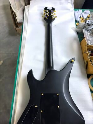 Custom Schecter Style Synyster Gates Signature "Dark Night" Acabado mate Raya negra Guitarra eléctrica Herrajes dorados proveedor