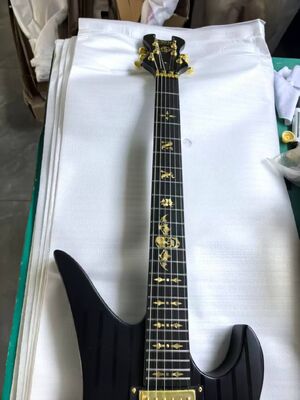 Custom Schecter Style Synyster Gates Signature "Dark Night" Acabado mate Raya negra Guitarra eléctrica Herrajes dorados proveedor