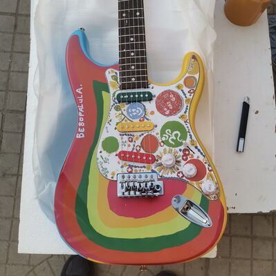 Tienda de GUITARRAS Fender personalizada George Harrison Rocky Masterbuilt P.Waller Guitarra eléctrica proveedor
