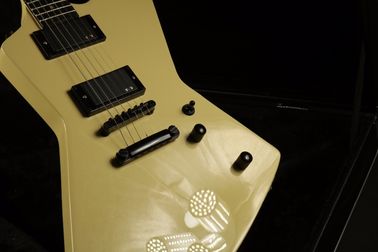 La mejor calidad ESPS Explorer Guitarra eléctrica Crema Color Fingerboard Inlay Negro Hardware EMG Pickups proveedor