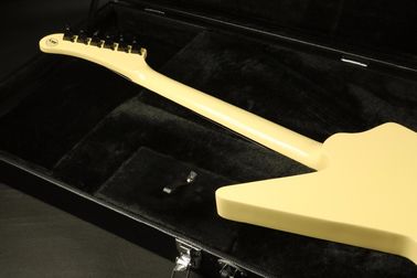 La mejor calidad ESPS Explorer Guitarra eléctrica Crema Color Fingerboard Inlay Negro Hardware EMG Pickups proveedor