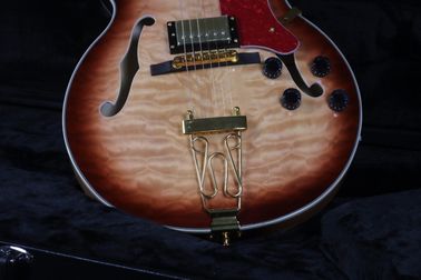 Top Quality Stock Cuerpo hueco completo 41' Guitarra eléctrica Pequeño hardware de oro Color negro proveedor
