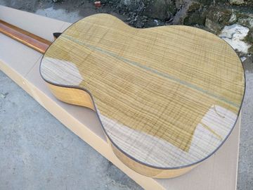 AAAA hecha a mano todas las guitarras sólidas OM guitarra corporal de madera importada EQ de agujero de sonido guitarra eléctrica acústica proveedor