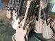 Guitarra eléctrica de 6 cuerdas en forma de V, cuerpo blanco, hardware dorado, ébano Fingerboard, envío gratuito proveedor