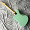 Guitarra eléctrica de calidad personalizada en color verde claro con hardware blanco proveedor