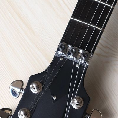 6 cuerdas Guitarra eléctrica de 39 pulgadas en forma de V Cuello a través de la guitarra activa Mahogany Madera cuerpo mate Rosa Verde Negro Re proveedor